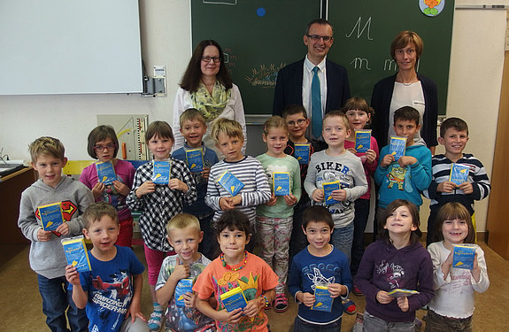 Regenponchos für Kindergarten- und Volksschulkinder in Raabs